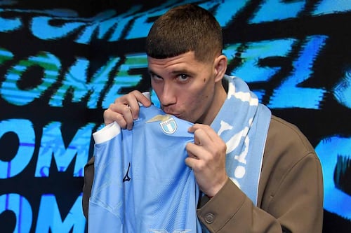 ‘No sé quién es’; DT de la Lazio no tiene NI IDEA del nuevo delantero que ficharon