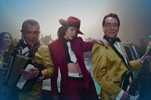 Belinda y Los Ángeles Azules presentan el VIDEO ‘Por Ella’, la cumbia para el Mundial 2026