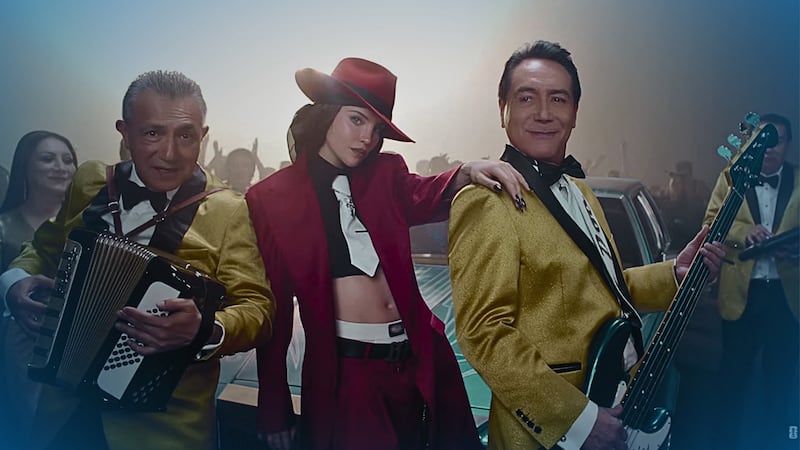Belinda y Los Ángeles Azules presentan el VIDEO ‘Por Ella’, la cumbia para el Mundial 2026