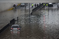 Si llueve muy fuerte y hay INUNDACIONES, ¿qué debes hacer? Protección Civil da estos consejos