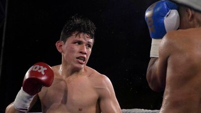 Luis Quiñónez se desplomó tras recibir castigo en el octavo round.