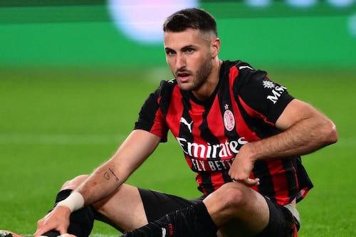 ¡Santiago Gimenez está cerca de volver! DT del Milan confirma que contará con él en un mes