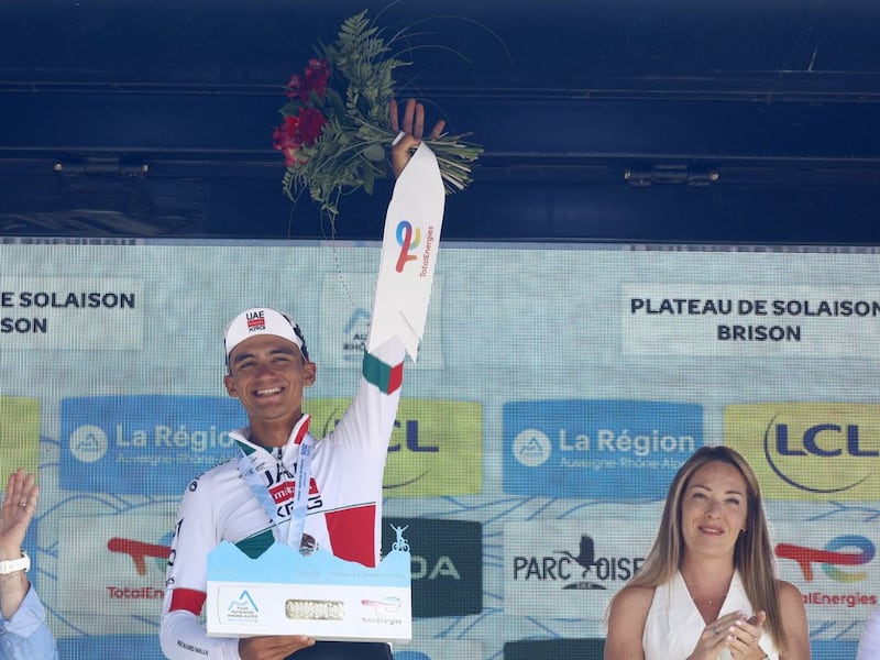 ‘Una victoria increíble, se siente diferente’; Isaac del Toro tras ganar el Tour Auvergne-Rhône-Alpes
