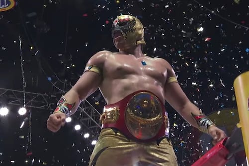 ¡Máscara Dorada es nuevo Campeón Universal en el 70 aniversario de la Arena México! (VIDEO)