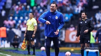 DT de Chivas culpó al estado de la cancha de Puebla por lesión de Bryan González