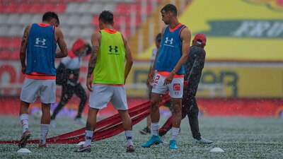 La granizada provocó que el partido se retrasara.