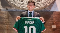 Antes de Gilberto Mora, ¿Qué jugadores han usado el número 10 en la Selección Mexicana?