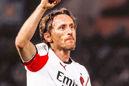 ¡Viejos los cerros! Luka Modric le da el triunfo al Milan en casa del Pisa (VIDEO)
