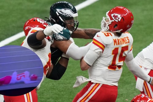 NFL: Posible LESIÓN EN LA CABEZA de Mahomes sería la causa de su mal juego en el Super Bowl LIX (VIDEO)