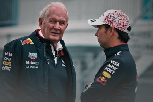 ‘Me cobraron 6 mil libras y les dije que Helmut pagaba’; Checo Pérez revela que Marko lo mandó a terapia