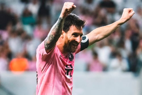 Lionel Messi se acerca al récord de máximo anotador desde tiros libres; solo le faltan 3 goles