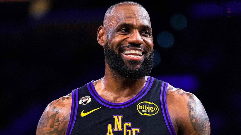 ¡Por 8 millones de dólares! LeBron James SORPRENDE a la NBA y firma con 76ers tras dejar a Los Lakers