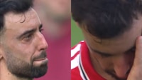 Bruno Fernandes LLORA frente a la afición de Manchester United tras sumar 9 partidos sin ganar