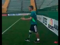Jackson Follmann mostró su recuperación en pleno estadio de Chapecoense