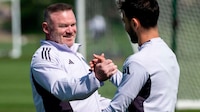 Wayne Rooney, leyenda del Manchester United, luce nueva imagen tras perder peso y operarse la nariz