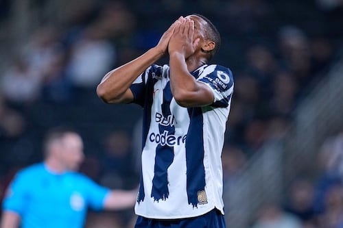 ¡Monterrey pierde a Anthony Martial! El francés es baja tras sufrir luxación en el hombro