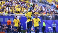 Ecuador RECLAMA acciones antideportivas por SERENATA de fans mexicanos: ‘Responderemos en cancha’