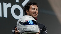 Checo Pérez presentó el elegante casco que usará en el Gran Premio de México (FOTOS)