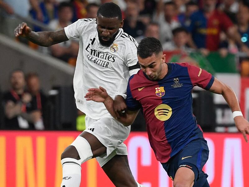 ‘Debe cambiar eso y él lo sabe’; leyenda de Alemania tras acto de violencia de Rüdiger frente al Barcelona