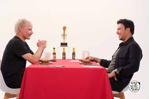 Checo Pérez confiesa a Bottas un ‘oloroso’ accidente previo a una carrera de F1 (VIDEO)