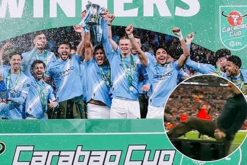 ¡Efusiva celebración! Guardiola hasta pateó valla publicitaria tras gol que le dio al City la EFL Cup