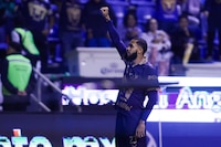 ¡Dramático triunfo de último minuto! Pumas ganó en Puebla y se mete a la pelea por Liguilla