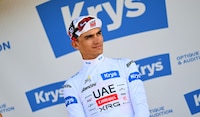 ¡TERCERO general y sigue de blanco! Isaac del Toro NO CEDE en el Tour de Francia tras la etapa 17