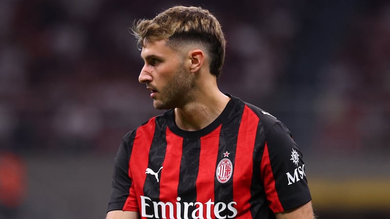 ¿Le ganan el lugar? Santi Giménez se pierde la pretemporada con Milan y Gonçalo Ramos toma ventaja