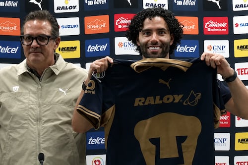 ‘Tuve propuestas económicas buenas, pero elegí con el corazón’: Pumas presentó a Chino Huerta