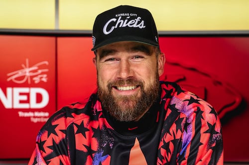 ¡Aún no hay planes de RETIRO de la NFL! Travis Kelce acuerda TRES años más con Kansas City Chiefs