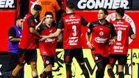 Gilberto Mora le anotó DOBLETE de penal a Keylor Navas: Xolos derrotó a Pumas, con Duarte como villano