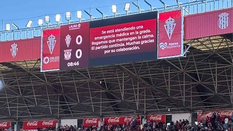 Muere aficionado del Sporting de Gijón dentro del estadio y suspenden partido en España