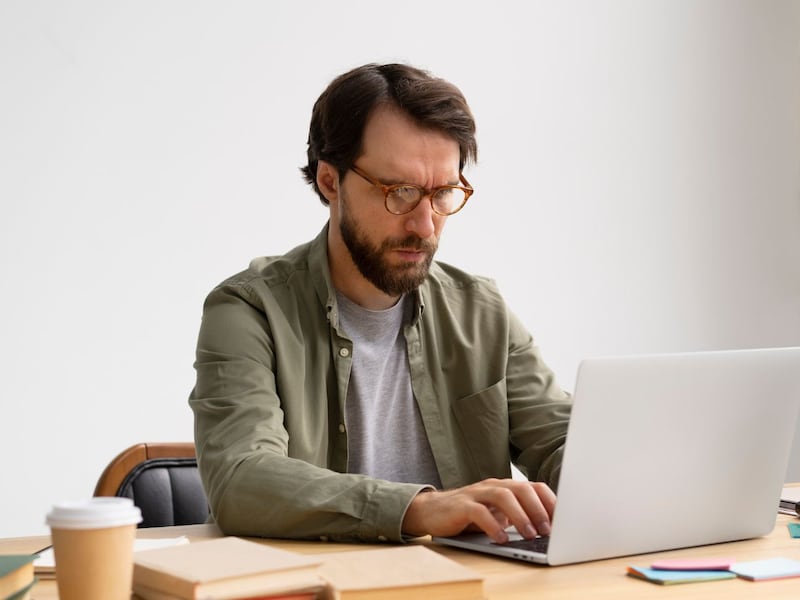 ¿Te deben pagar más si trabajas los domingos? Conoce cuánto te corresponde según la LFT