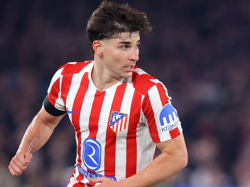 ¡Julián Álvarez priorizaría al Barcelona! Su agente congela negociaciones con Arsenal y PSG