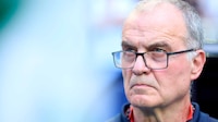 Marcelo Bielsa gritoneó a reportera tras eliminación de Uruguay y señala a Muslera: ‘Él pidió salir’