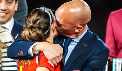 Afirmó que ha vivido una ‘persecución desmedida’, tras acosar a la futbolista Jenni Hermoso