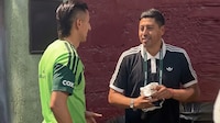 DT de Chile le pidió su jersey al Piojo Alvarado tras vencer a México (VIDEO)