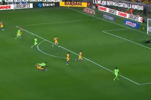 ¡Nahuel Guzmán se equivoca! Regala gol a Bravos y enmudece al Volcán (VIDEO)