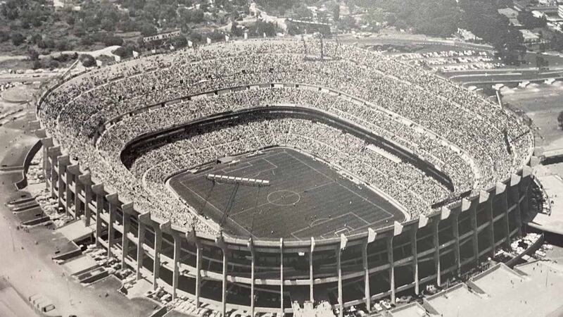 El Azteca contra viento y marea: se inauguró en quiebra y para la obra dinamitaron casi 2 mil toneladas de roca