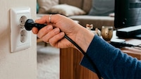 ¿Qué dispositivos eléctricos aconseja CFE desconectar en las noches para no aumentar tu ‘consumo fantasma’ de luz?