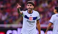 ¡Rumbo a la DESPEDIDA de Messi! Argentina CONVOCA al defensa Santiago Simón del LÍDER Toluca