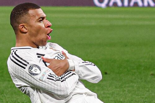 ¡GOLAZO de Mbappé! Deja sin cintura al capitán del Atalanta, pero luego se lesiona (VIDEO)