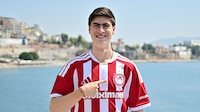 Hormiga González contesta a críticas tras cambiara a Chivas por Olympiacos: ‘No me importa lo que digan’