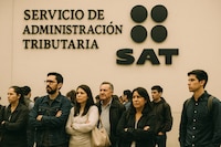 ¿Por qué el SAT puede bloquear tus cuentas bancarias? Conoce las causas y cómo evitar un embargo