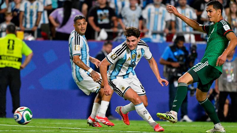 Atlético de Madrid llevará al Barcelona ante la justicia deportiva por el caso Julián Álvarez
