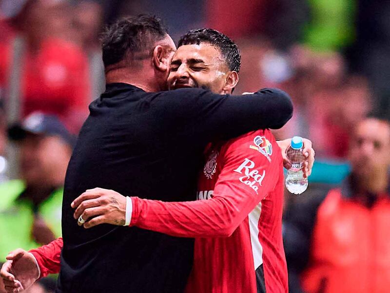 ‘Se le trabó la rodilla’; Mohamed explica panorama de Alexis Vega a meses del Mundial