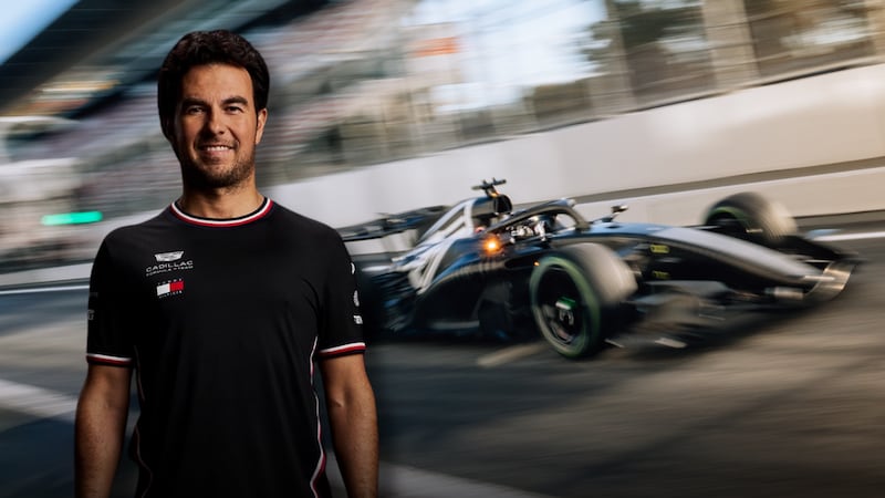 Checo Pérez festeja su CUMPLEAÑOS en primer día de la pretemporada 2026 de F1