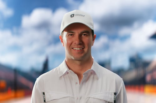 Checo Pérez enciende rumores con nuevo video junto a MAJA Sportswear