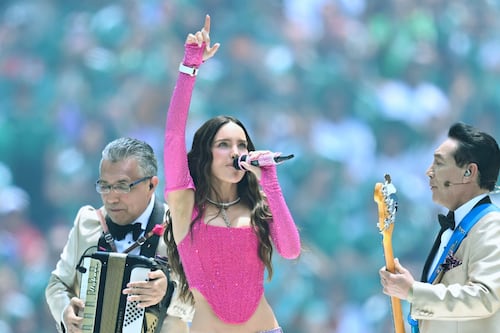 ¿Qué significa la seña de Belinda en inauguración del Mundial y por qué la relacionan con los Illuminati?