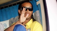 Ronaldinho recuerda sus días preso: ‘Pensé que sufriría cosas terribles y acabé jugando futbol’